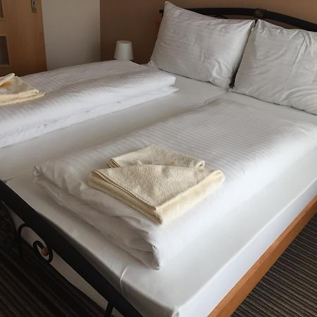 Bed & Breakfast Hotel Perla Нове-Место-над-Вагом Экстерьер фото