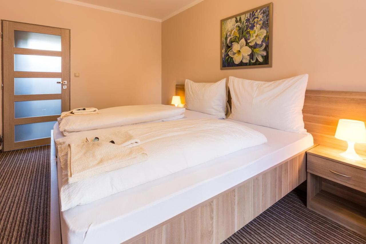Bed & Breakfast Hotel Perla Нове-Место-над-Вагом Экстерьер фото
