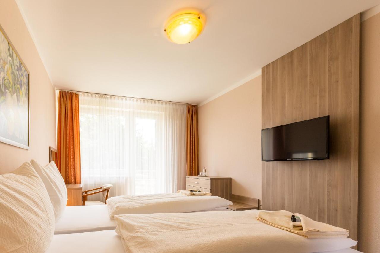 Bed & Breakfast Hotel Perla Нове-Место-над-Вагом Экстерьер фото