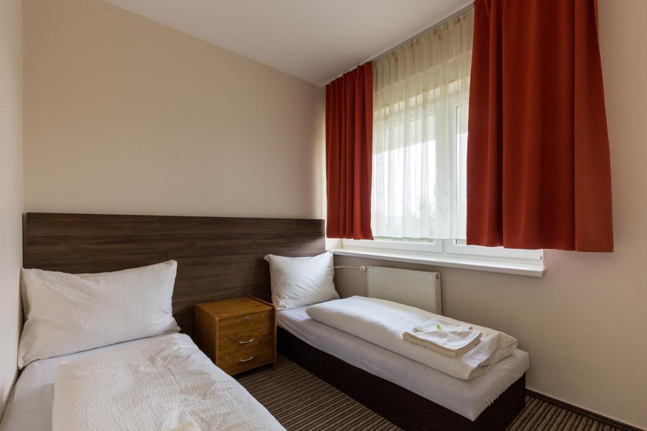 Bed & Breakfast Hotel Perla Нове-Место-над-Вагом Экстерьер фото